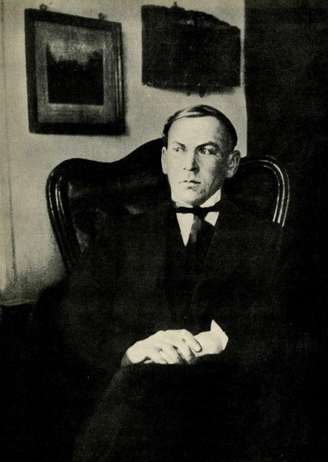 Георгий Нарбут.Фотография художника, сделанная в петербургский период его творчества